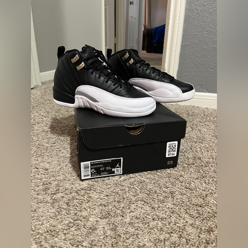 Jordan 12 Retro GS “Playoff” 2012       Kids Sneakers Black and White. Size 6Y